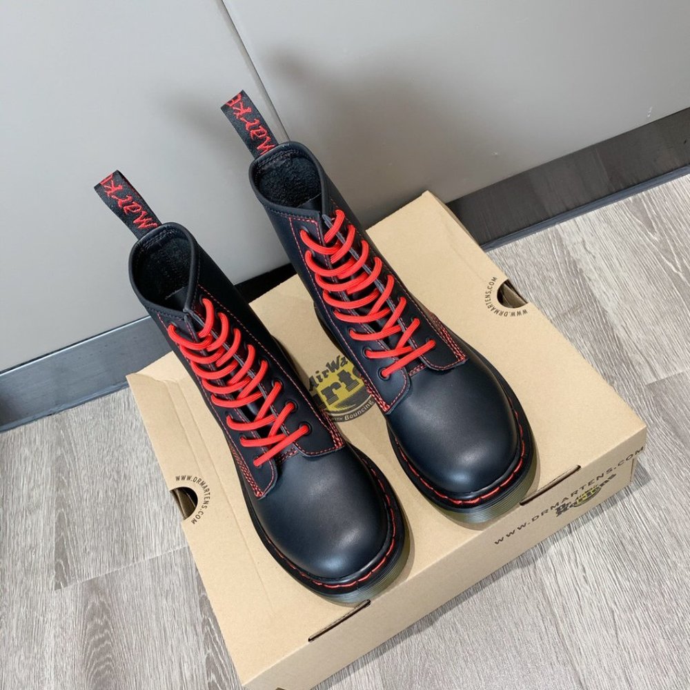 BRAND NEW Dr. Martens boot size 38（us7） - Picture 3 of 7